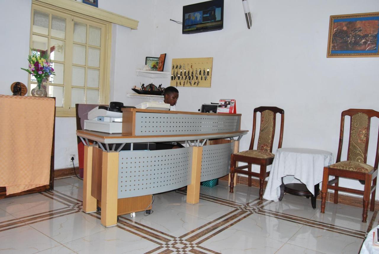 Frontiers Hotel Ентебе Екстериор снимка