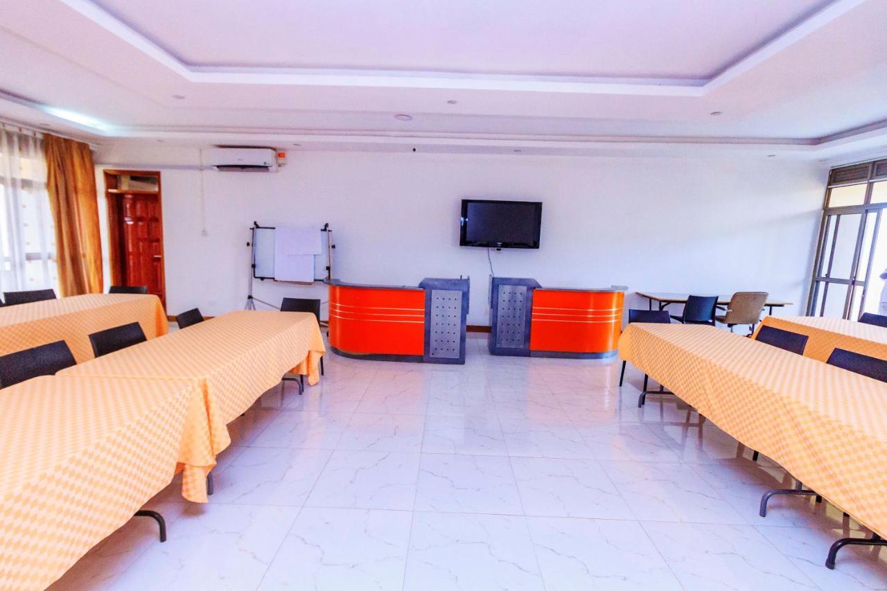 Frontiers Hotel Ентебе Екстериор снимка