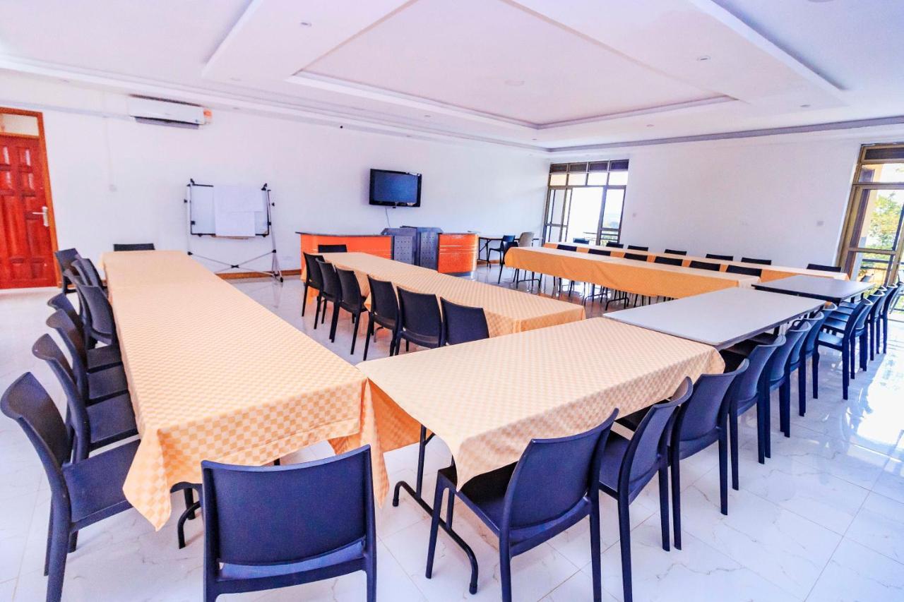 Frontiers Hotel Ентебе Екстериор снимка