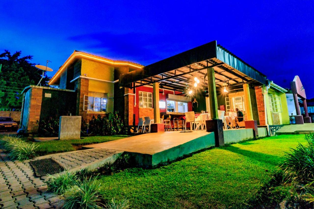 Frontiers Hotel Ентебе Екстериор снимка