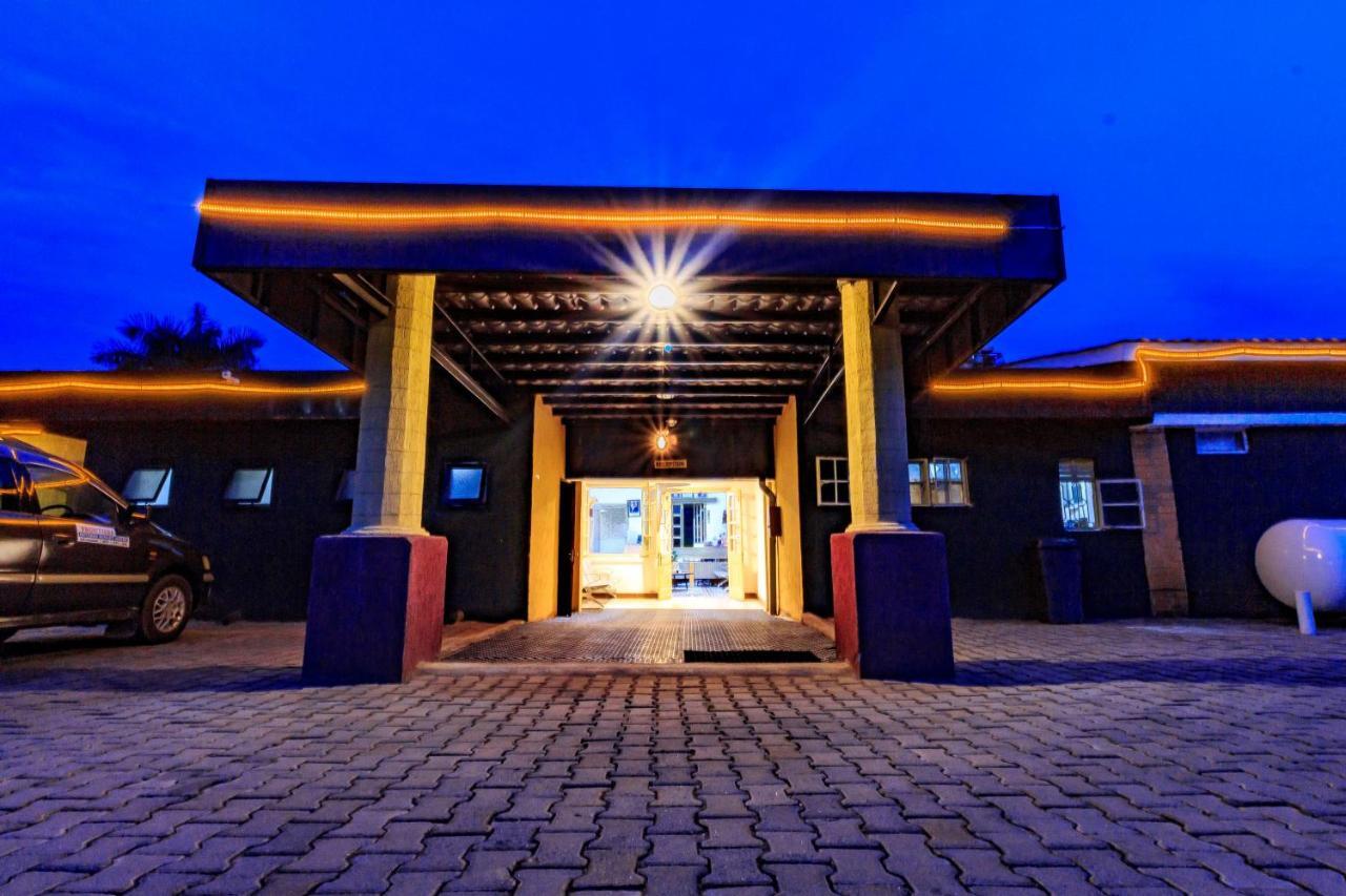 Frontiers Hotel Ентебе Екстериор снимка